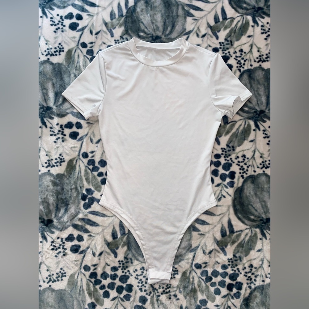 Lightweight Crew Neck T-Shirt Bodysuit in White - size XS - Picture 6 of 12
